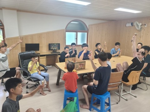 시원한 아이스크림 먹어요